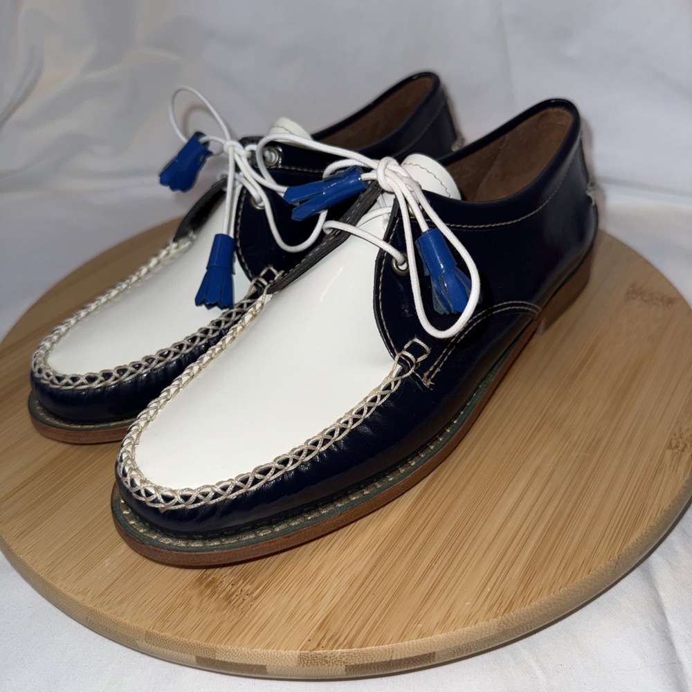 G.H. Bass & Co. Weejuns Women's Navy White Leather Boat Shoes Size 8
